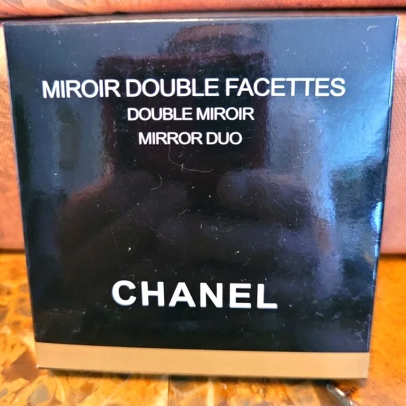 CHANEL COMPACT MIRROR - Picture 1 of 5